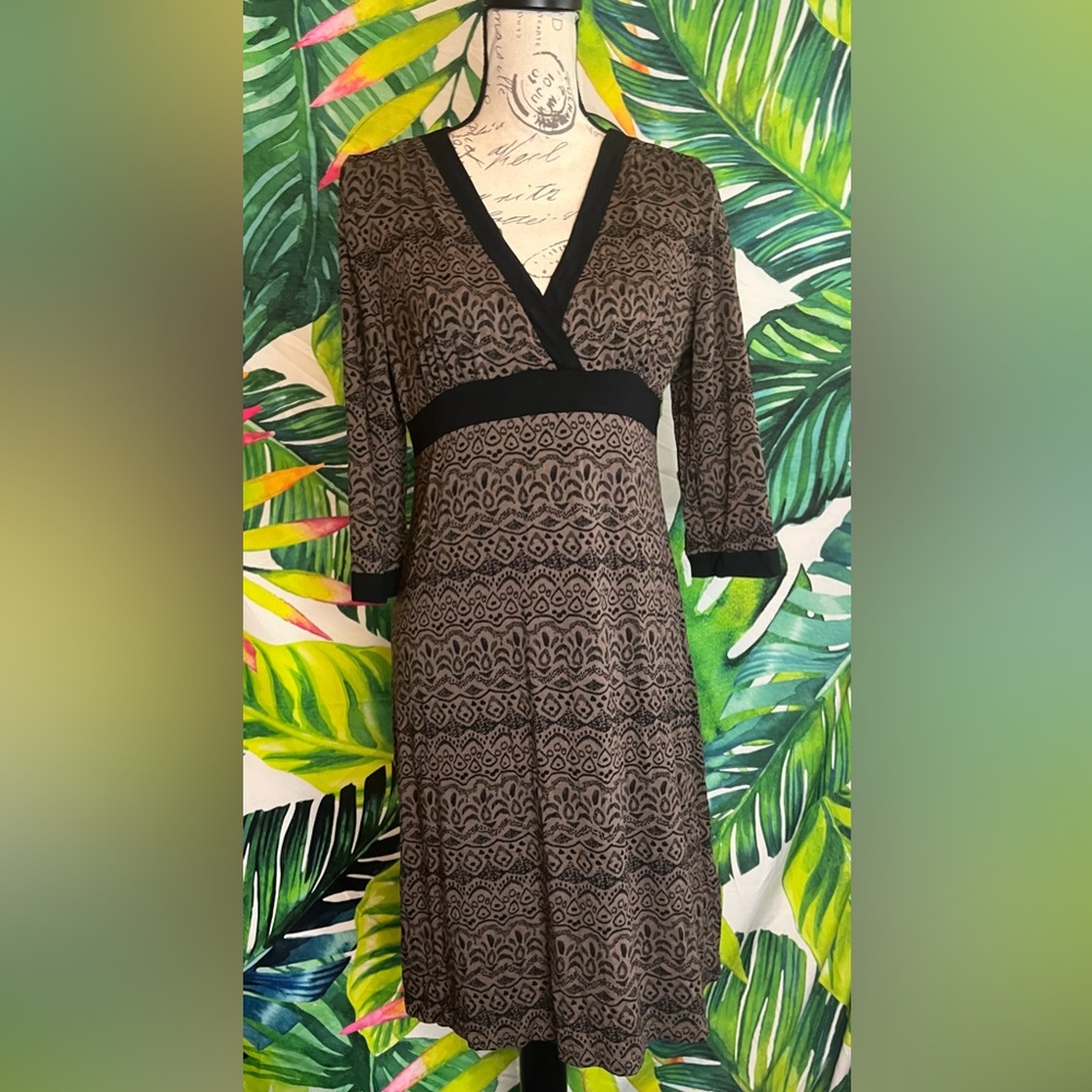Athleta M Brown Black Ornate Print V Neck Comfy Stretch Spring Fall Travel Dress